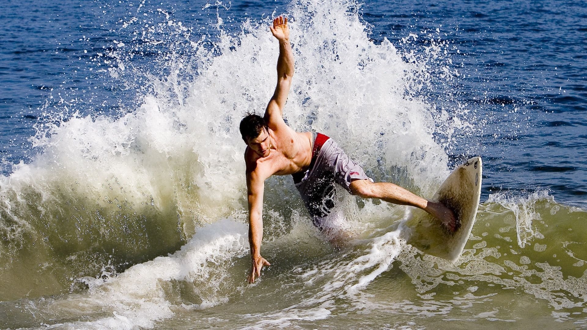 温网2024，阿尔卡拉斯卫冕成功，斯瓦泰克首夺草地大满贯