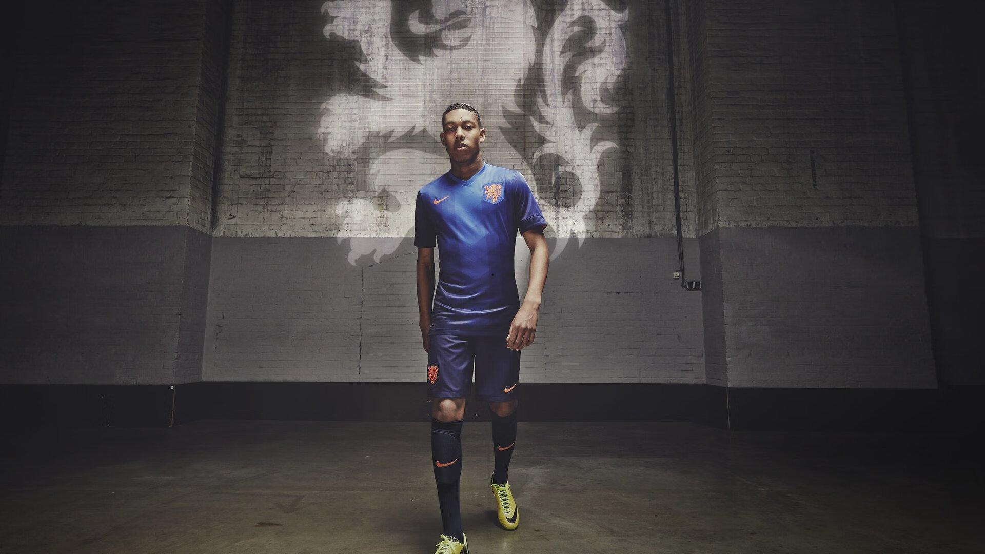 绿茵漫画引爆网络 月度最佳魔咒引热议，下一轮还能稳赢吗？